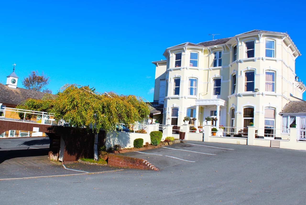 Newstead House