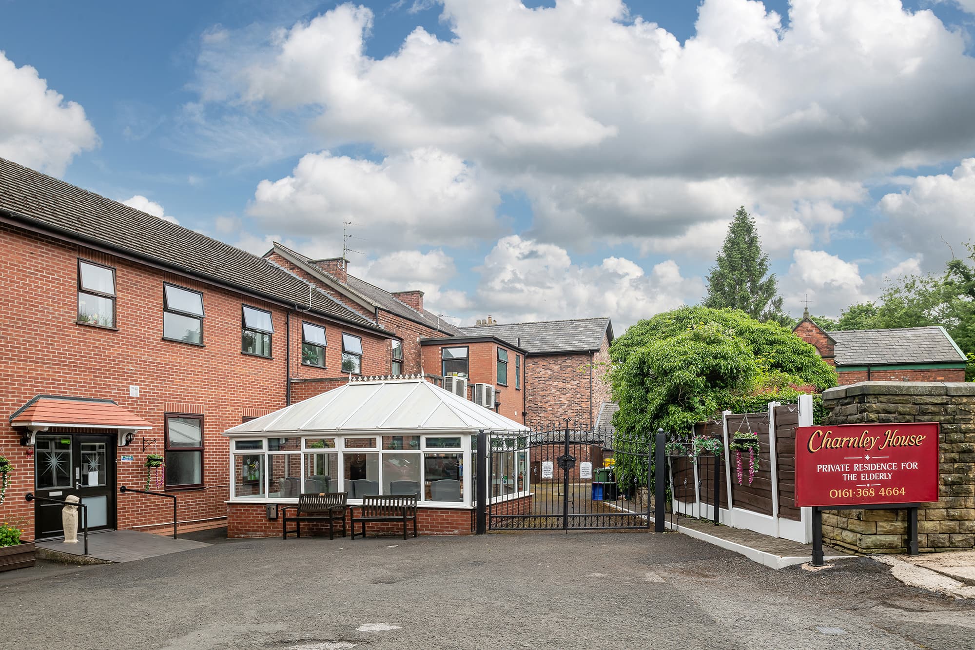 Charnley House: photo 1