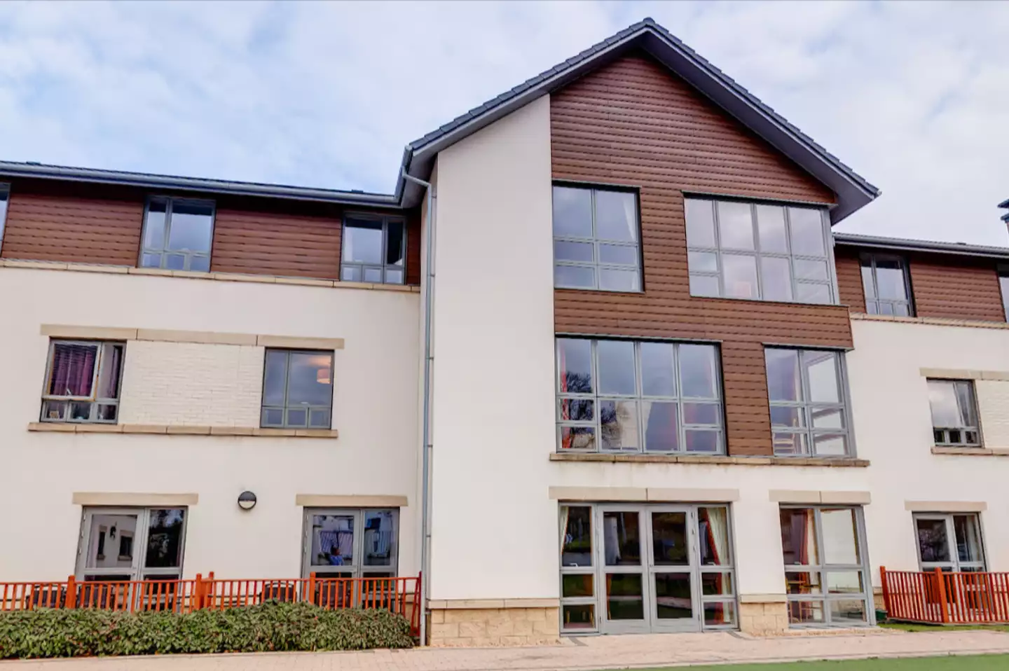 Newton House: photo 2