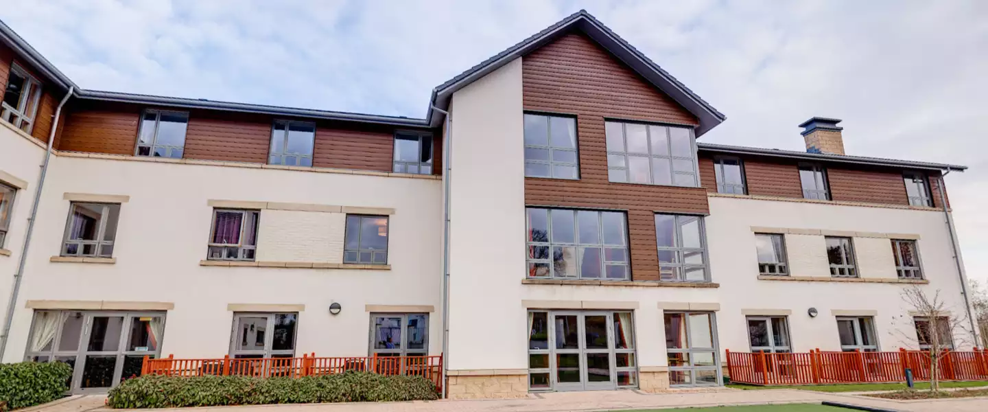 Newton House: photo 1