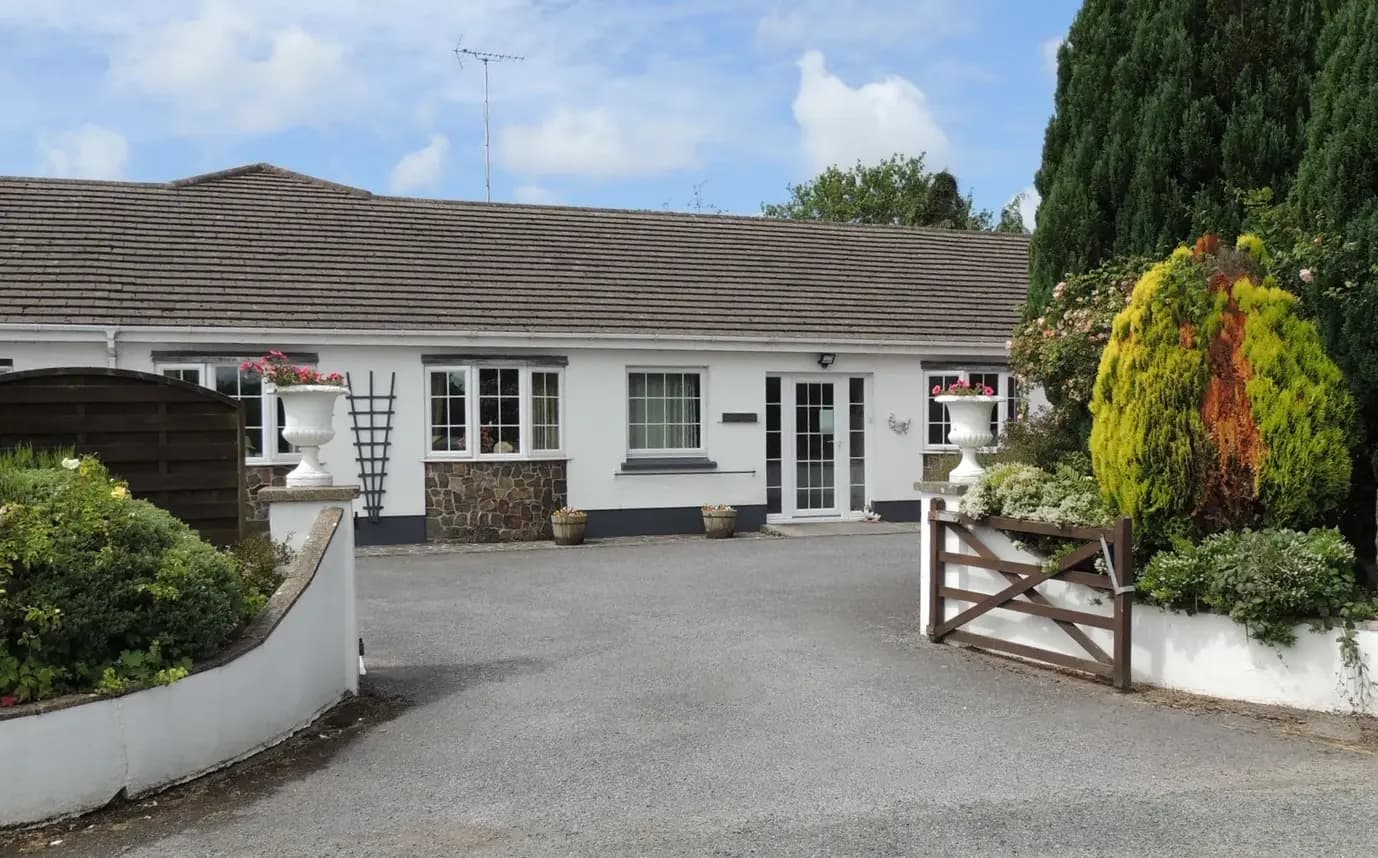 Y Garreg Lwyd Care Home: photo 1