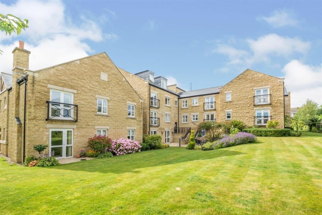Hollis Court
