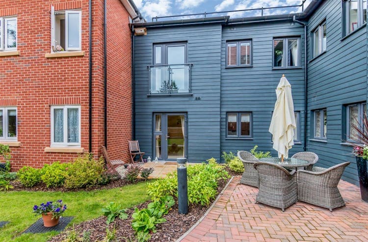 Summerfield Place - Resale